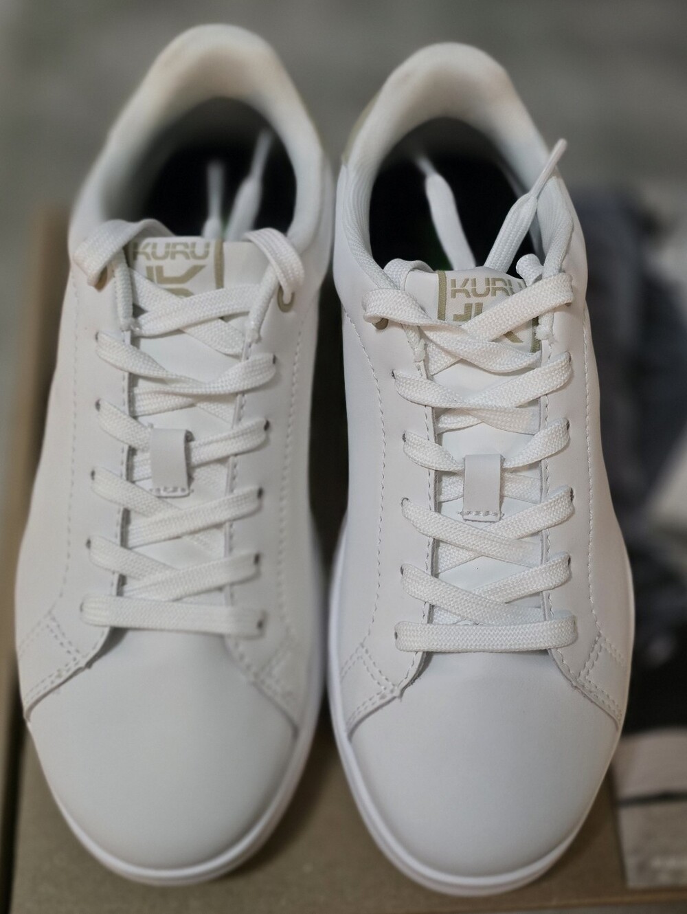 KURU UNISEX ROAM 2 Wide Court Inspired White Low-Top Sneakers NWT M 6.5 W 8